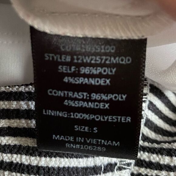 Ash & Violet Floral Shorts Romper Womens Size Small Lightweight Lined Stretchy - Picture 9 of 9